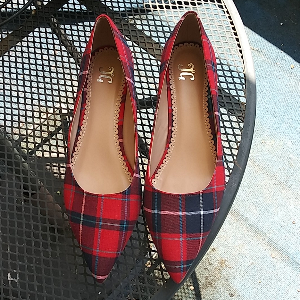 NWOB Red plaid kitten heels SZ 11